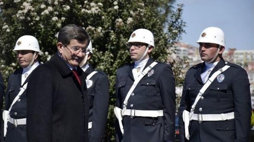 Başbakan Davutoğlu &Ccedil;anakkale Valiliğini Ziyaret Etti