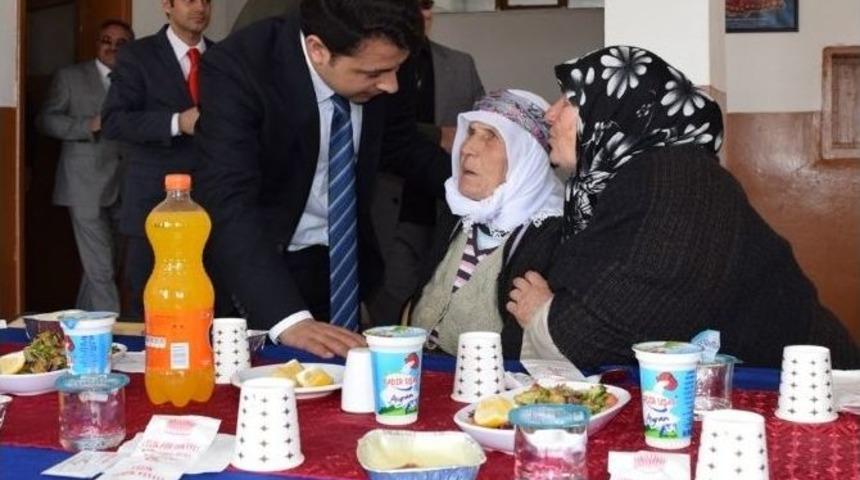 Gazi Ve Şehit Yakınlarına Yemek