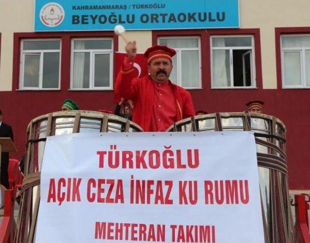 Cezaevinde Mehter Takımı Kurup Gösteri Yaptılar