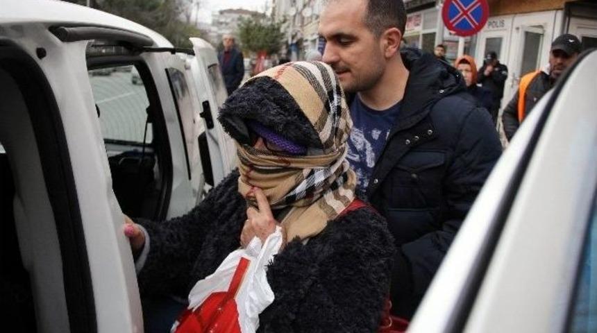 5 Bin Liralık Parf&uuml;m &Ccedil;alan Anne-kız Yakalandı