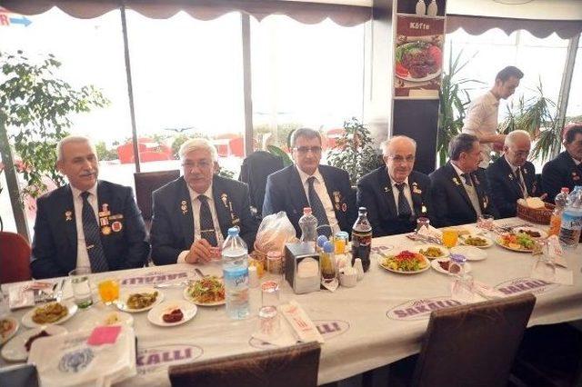 Orhangazi Belediyesi&rsquo;nden Şehit Ve Gazi Yakınlarına Yemek 1