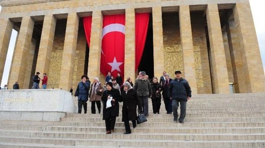 Yaşlılardan Anıtkabir Ziyareti