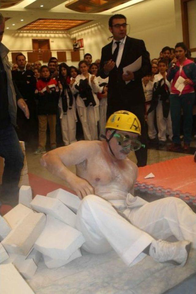 Rekortmen Tekvandocu Rekora Doymuyor 2