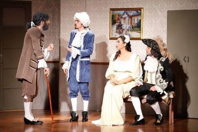 23 Yıla İki Diploma D&ouml;rt Yabancı Dili Sığdırdı 1