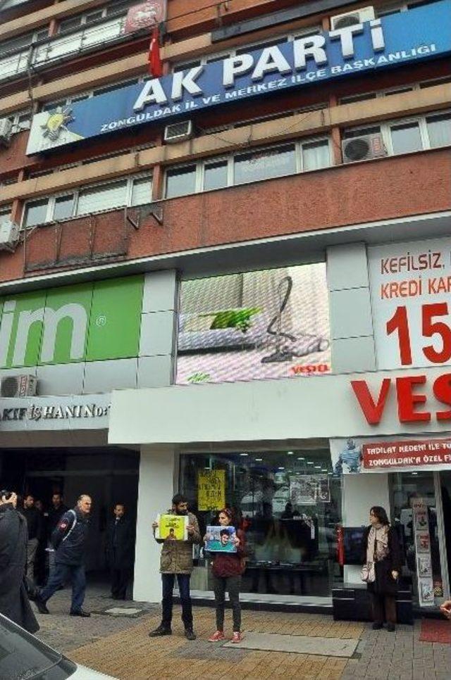 Ak Parti Binasına Attıkları Yumurta İş Yerine İsabet Eden Öğrenciler Gözaltına Alındı