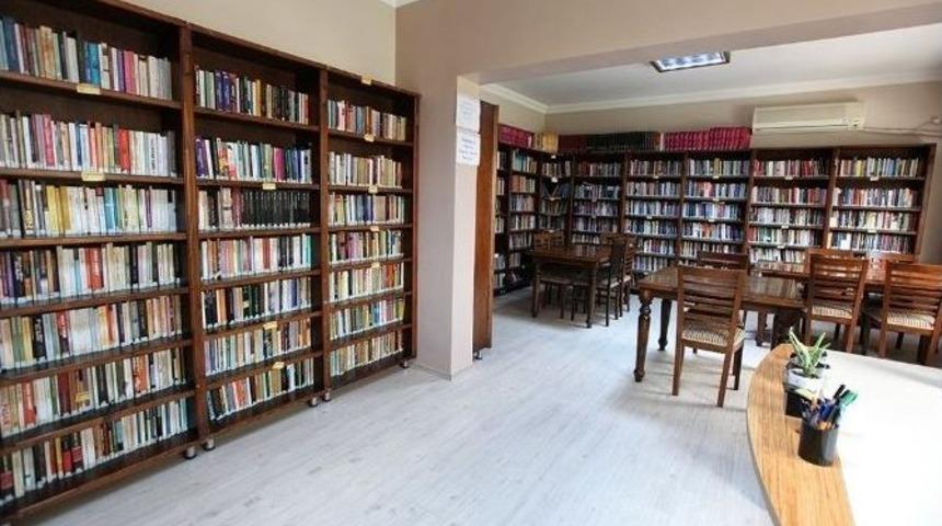 Faik Baysal Ve Kitap Kafe A&ccedil;ılıyor