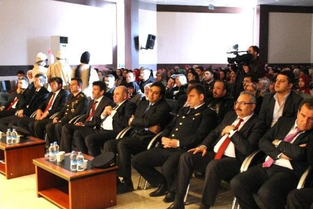 18 Mart Şehitleri Anma G&uuml;n&uuml; Ve &Ccedil;anakkale Deniz Zaferi&rsquo;nin 100. Yıld&ouml;n&uuml;m&uuml; Gediz-abide Şehitliği&rsquo;nde Kutlandı