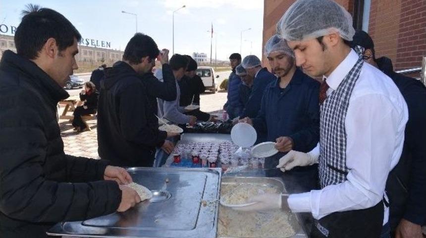 Bilecik Şeyh Edebali &Uuml;niversitesi Personeli Geleneği Bozmadı