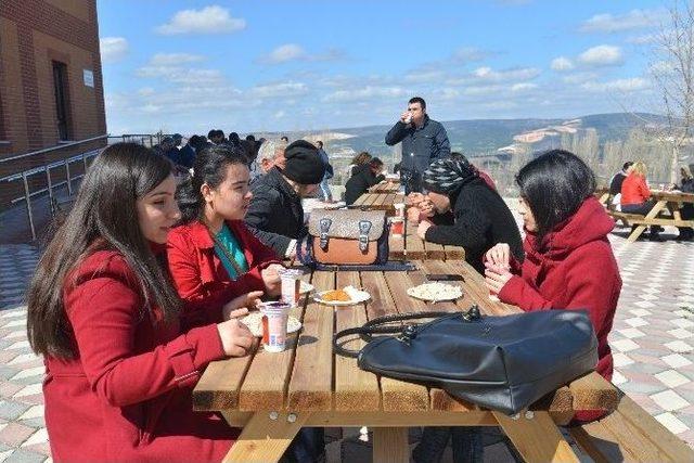 Bilecik Şeyh Edebali Üniversitesi Personeli Geleneği Bozmadı