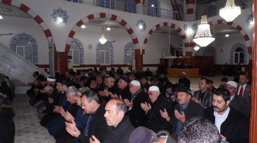 G&ouml;lbaşı İl&ccedil;esinde Şehitler İ&ccedil;in Hatim Programı D&uuml;zenlendi