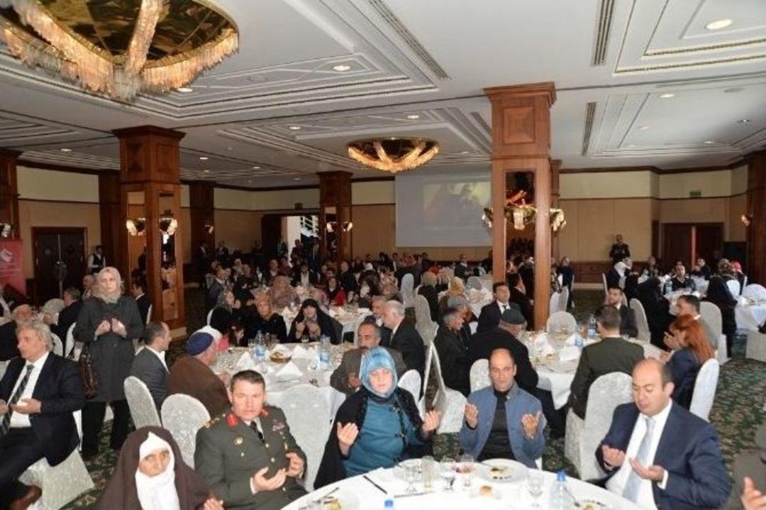 Vali Altıparmak&rsquo;tan Şehit Aileleri Ve Gaziler Onuruna Yemek Verildi