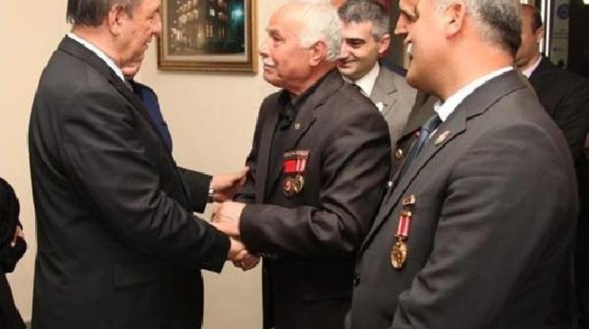 Vali, Sesini Y&uuml;kselten Şehit Babasına 'kendine Gel' Dedi (3)