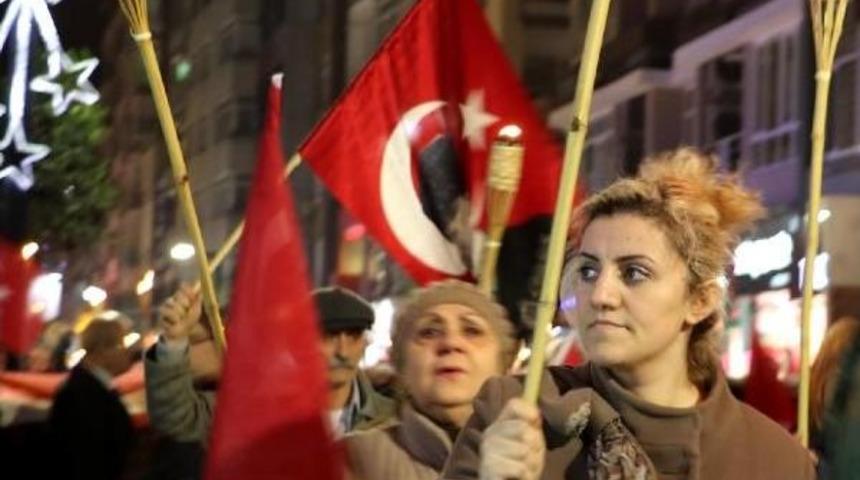 Chp'liler Meşalelerle Y&uuml;r&uuml;d&uuml;