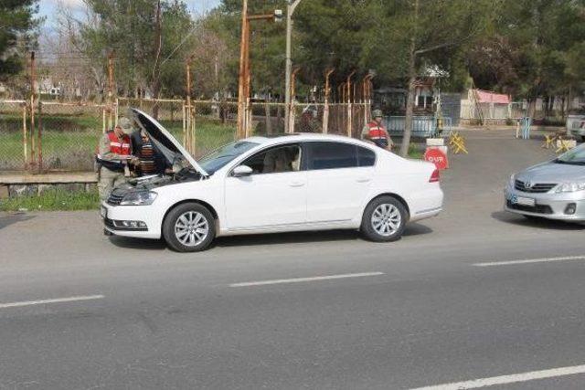 Diyarbakır'da Yasadışı Yollarla Ülkeye Sokulan 8 Lüks Araç Ele Geçirildi