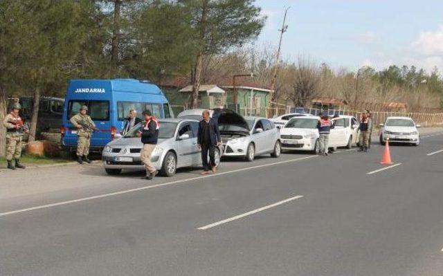 Diyarbakır'da Yasadışı Yollarla Ülkeye Sokulan 8 Lüks Araç Ele Geçirildi