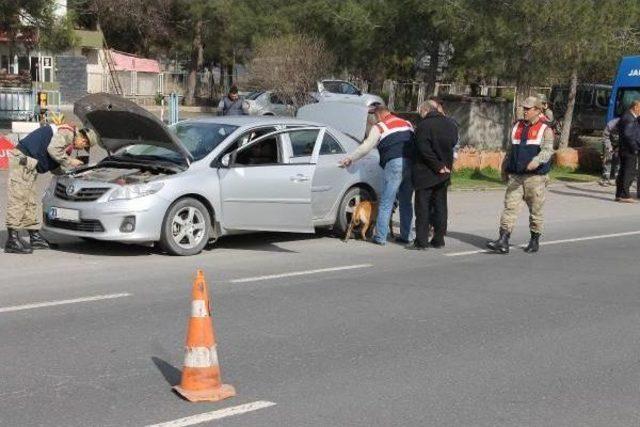 Diyarbakır'da Yasadışı Yollarla Ülkeye Sokulan 8 Lüks Araç Ele Geçirildi