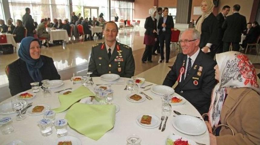 Şehit Yakınları Ve Gaziler Yemekte Buluştu