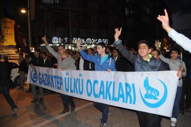 Gaziantep’Te, Ülkücülerden Mehter Eşliğinde Meşaleli Yürüyüş