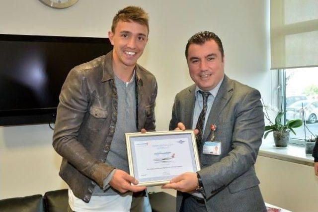 Galatasaray'ın Kalecisi Muslera, Uçuş Simülatörü Kullandı