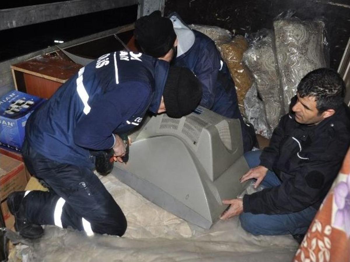 Televizyon, Battaniye Ve Yatak İ&ccedil;inde Ka&ccedil;ak Sigara