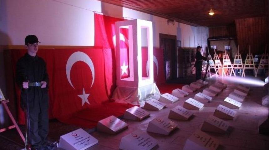 Sinop&rsquo;ta Cami Avlusunda &Ccedil;anakkale Minyat&uuml;r&uuml;