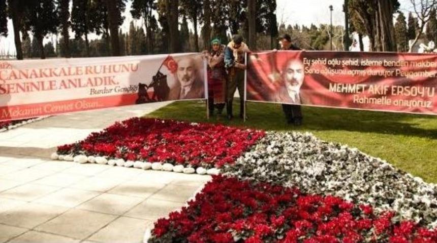 Mehmet Akif Ersoy Mezarı Başında Anıldı