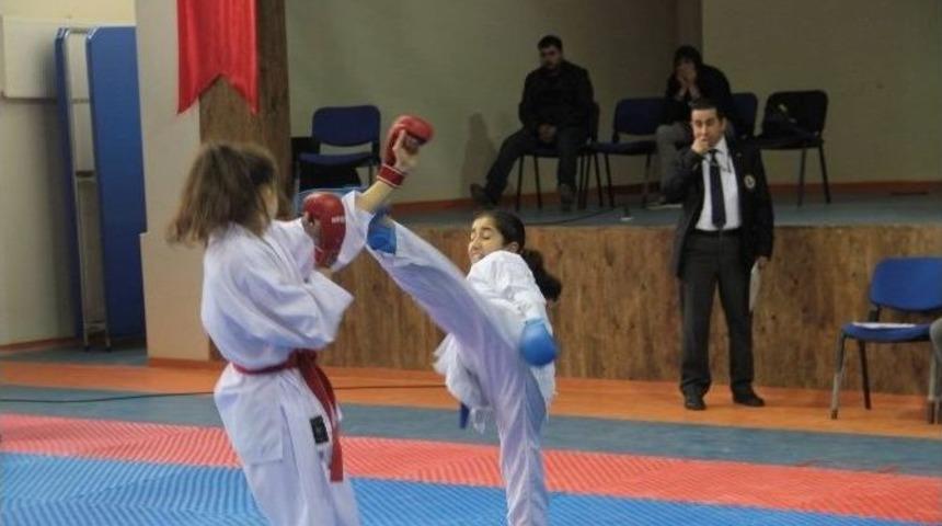 Anadolu Yıldızlar Yarı Final Karate Şampiyonası Sona Erdi