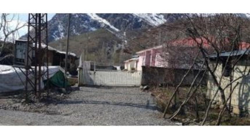 Kapağı Olmayan Elektrik Trafosu Tehlike Sa&ccedil;ıyor