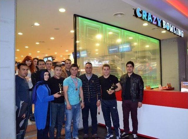 Piazza’daki Bowling Turnuvasında Eğitimciler Yarıştı