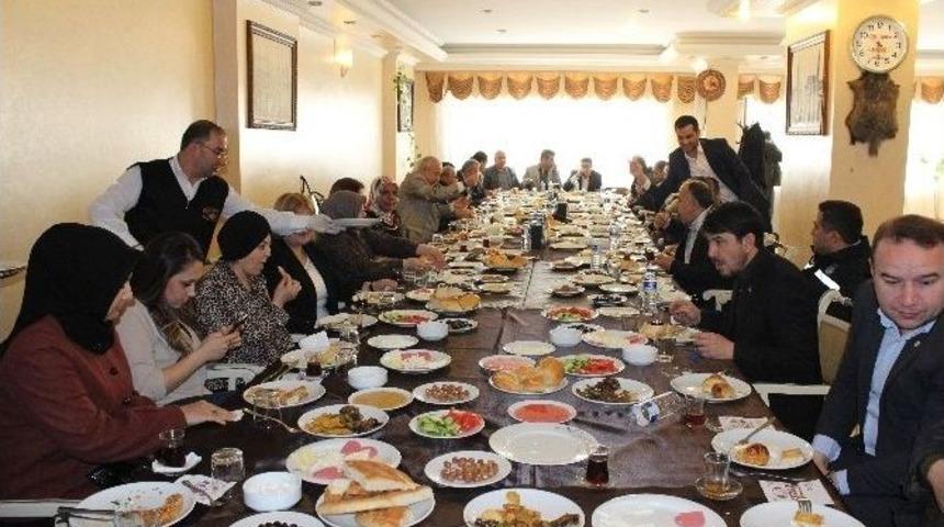 Serkan, Sivil Toplum &Ouml;rg&uuml;tleri İle Bir Araya Geldi