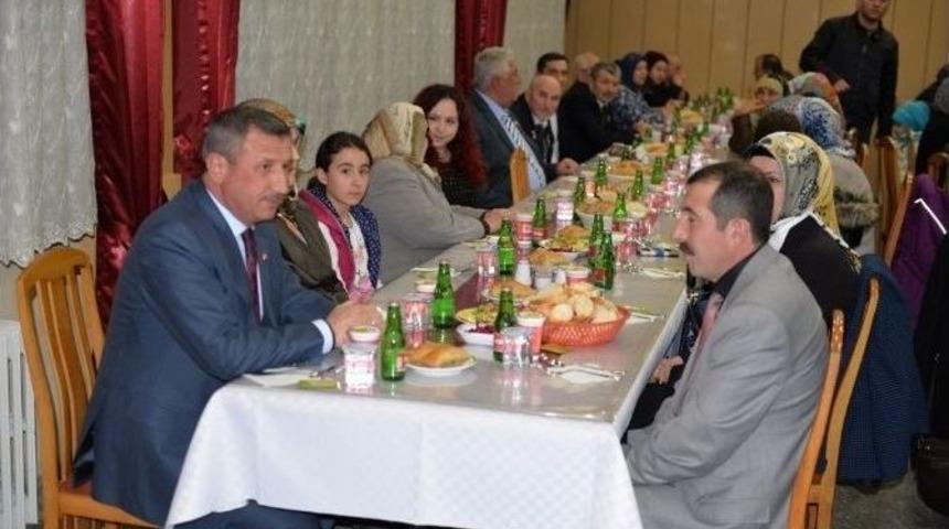 Vali Ve Eşinden Şehit Aileleri İle Gazilere Yemek Verdi