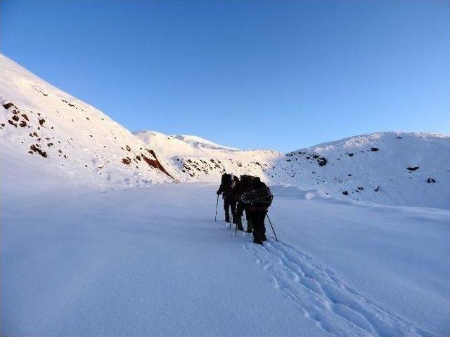 Dağcılar Nevruz Bayramı İçin Zirve Yaptı