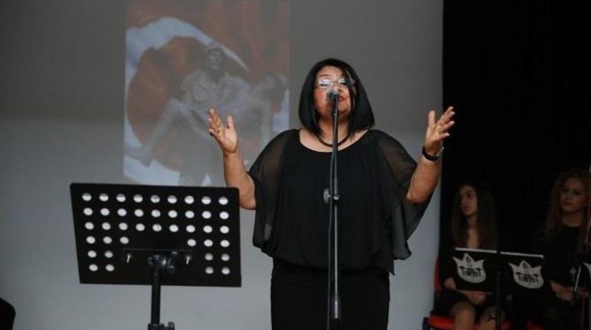 &Ccedil;anakkale Zaferi İzmir&rsquo;de T&uuml;rk&uuml;lerle Anıldı