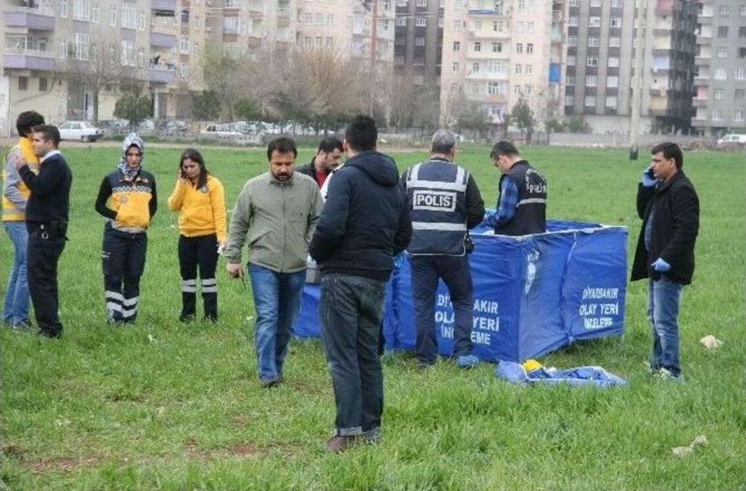 Diyarbakır&rsquo;da Poşet İ&ccedil;erisinde Yeni Doğmuş Bebek Cesedi Bulundu