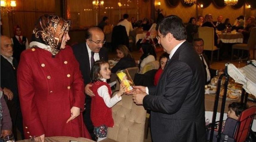 Trabzon&rsquo;da &Ccedil;anakkale Zaferi&rsquo;nin 100. Yıld&ouml;n&uuml;m&uuml; Dolayısıyla Şehit Aileleri Ve Gazilere Yemek Verildi