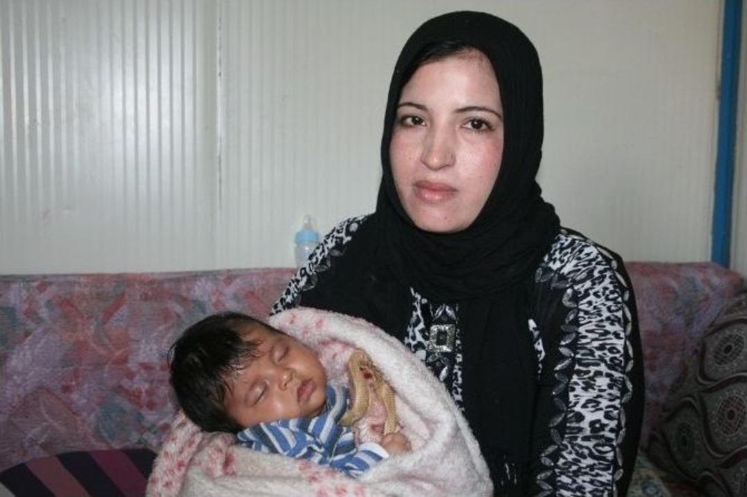 Konteynerleri Yanan Aileye Kız Kardeş Kucak A&ccedil;tı