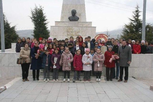 Yozgat Milli Eğitim Vakıf İlkokulu Öğrencilerinden Şehitliğe Ziyaret