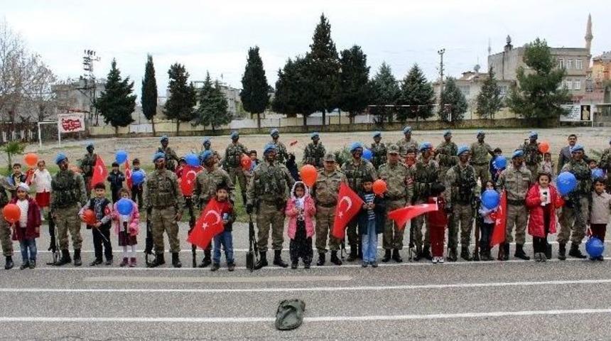 &Ouml;ğrenciler Jandarmaya Hayran Kaldı