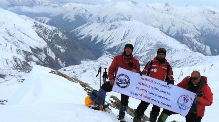 Hakkarili Dağcılardan Nevruz Tırmanışı
