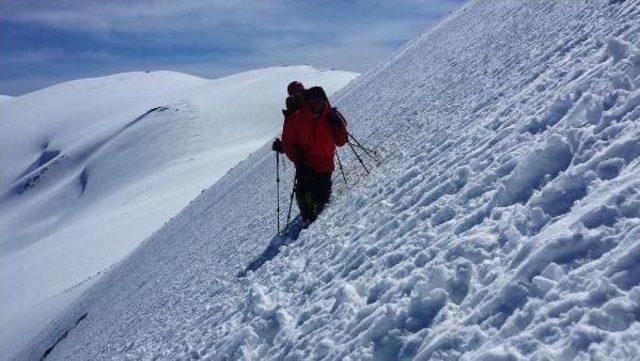 Hakkarili Dağcılardan Nevruz Tırmanışı