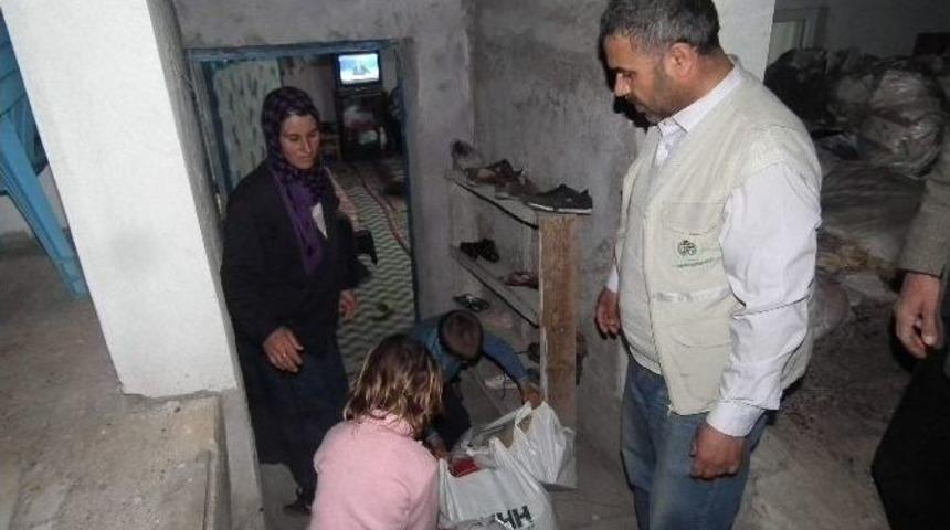 İhh, M&uuml;ltecileri Gıda Ve Un Yardımında Bulundu