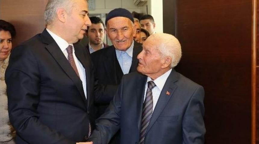 Huzurevi Sakinleri Başkan Zolan&rsquo;ı Ziyaret Etti