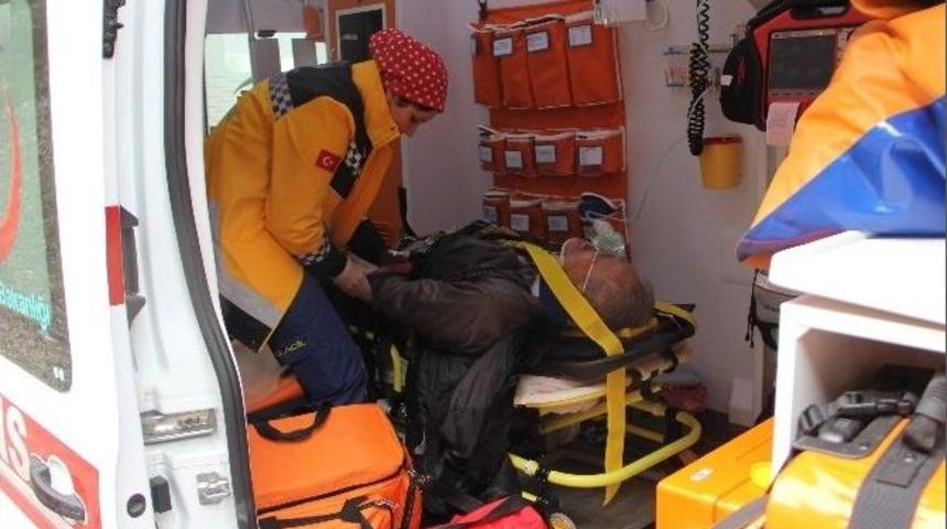 Karab&uuml;k&rsquo;te Trafik Kazası : 3 Yaralı