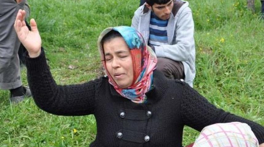 Boğazları Kesilerek Öldürülen Anne Ile Oğulu Toprağa Verildi