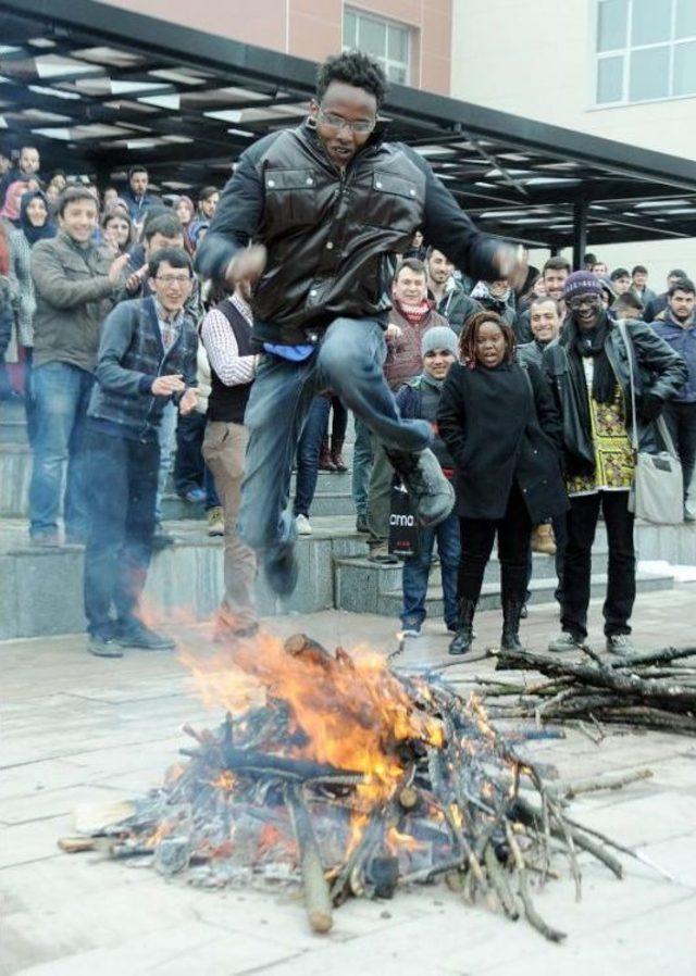 Omü'de Nevruz Ateşi Yakıldı