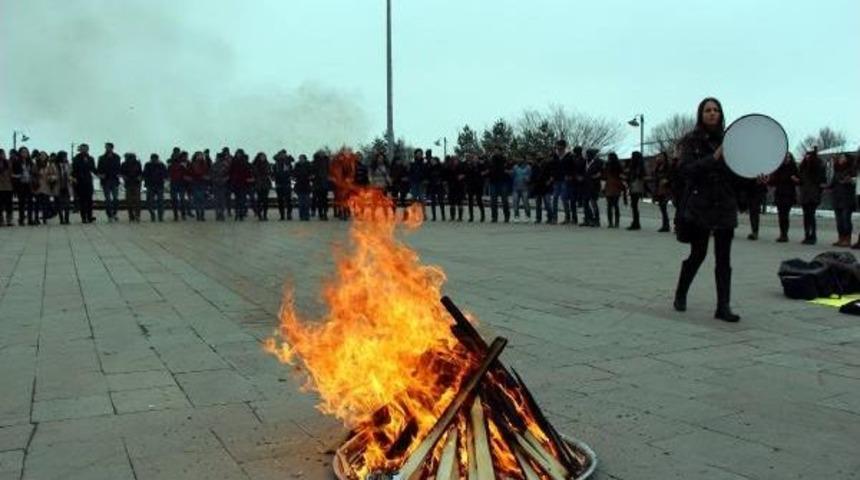 Bolu'da &Uuml;niversite &Ouml;ğrencilere Nevruzu Kutladı
