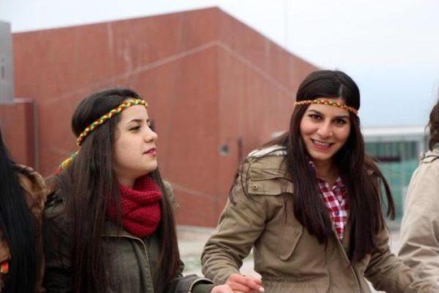 Bolu'da Üniversite Öğrencilere Nevruzu Kutladı