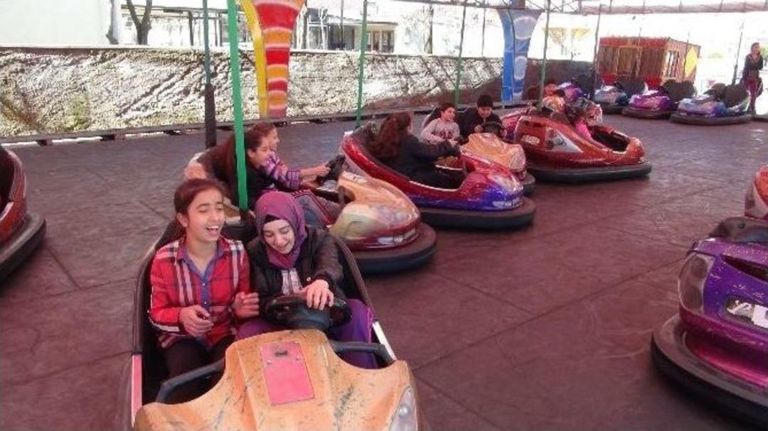 Sevgi &Ccedil;arkları &Ccedil;ocuklar İ&ccedil;in D&ouml;nd&uuml;