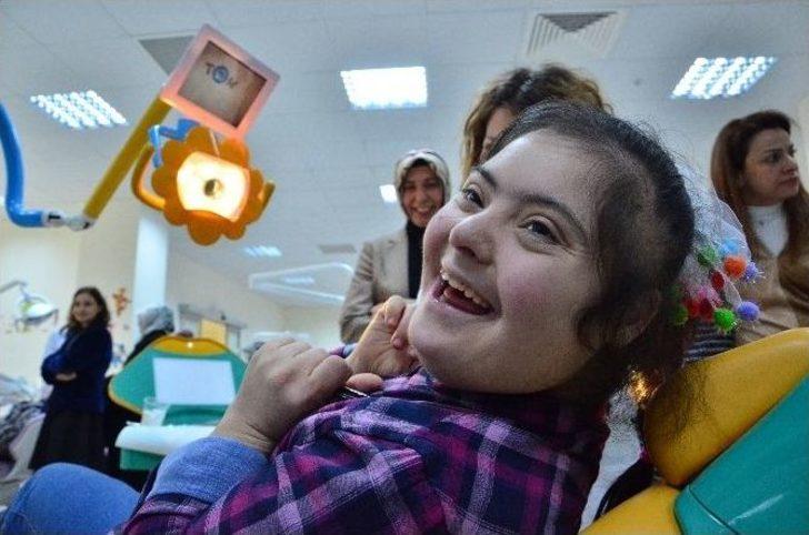 (özel Haber) Down Sendromlu Çocukların Diş Taramasından Renkli Görüntüler G1