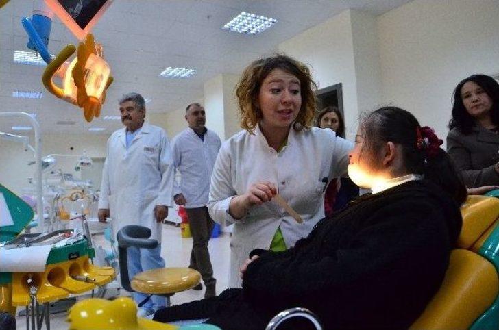 (özel Haber) Down Sendromlu Çocukların Diş Taramasından Renkli Görüntüler G2